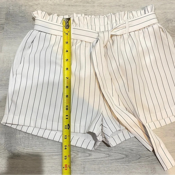 Revamped High Waisted Pinstriped Shorts Black & White Waist Tie Belt M - Picture 5 of 12